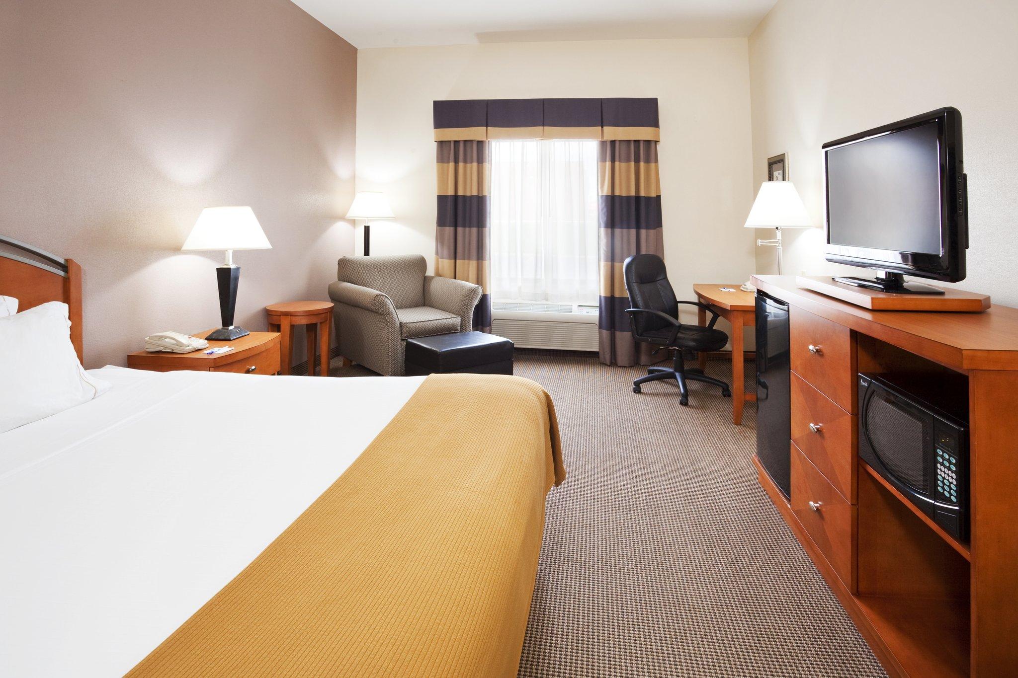 Holiday Inn Express Forest City By Ihg Exterior foto