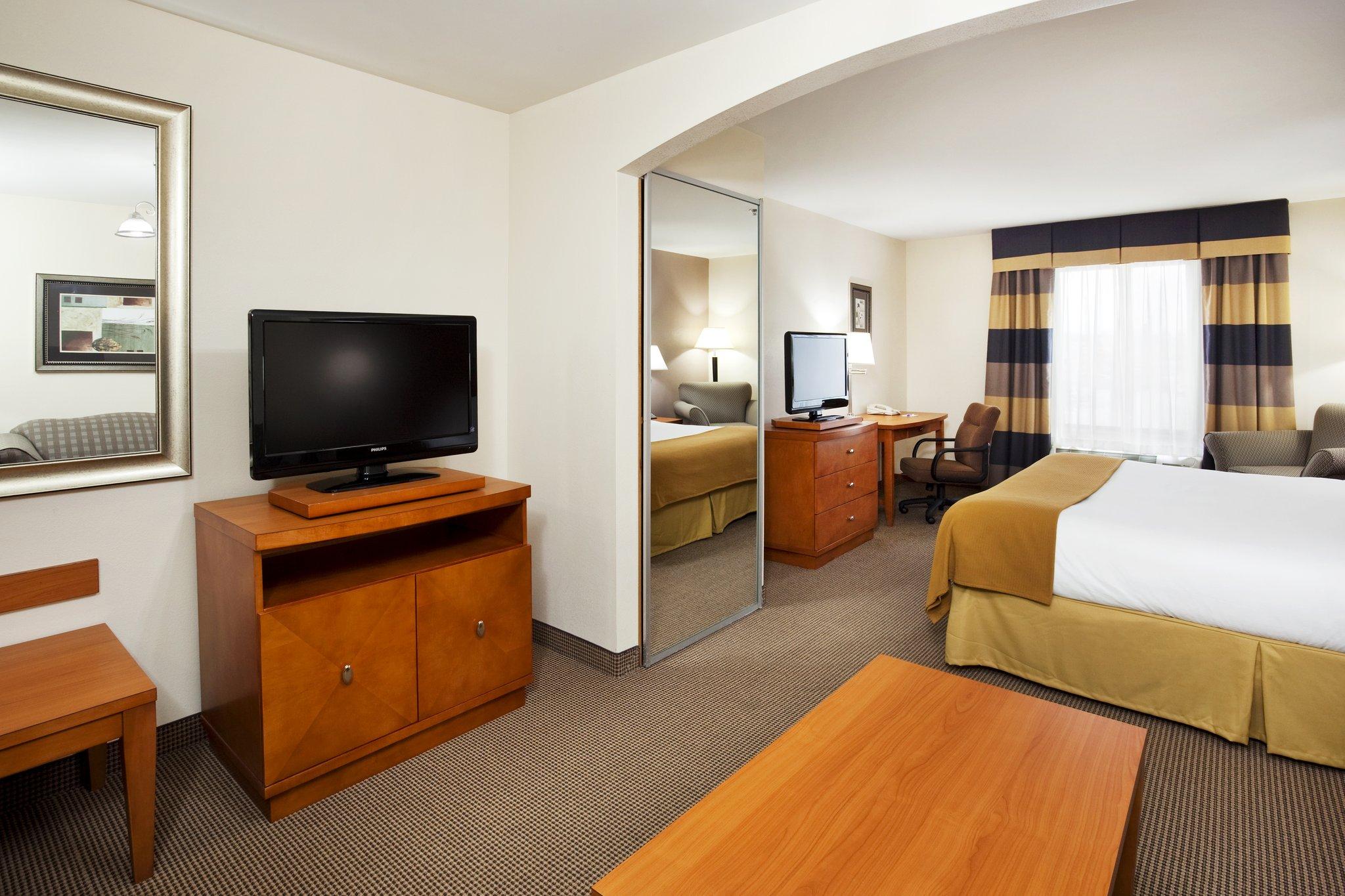 Holiday Inn Express Forest City By Ihg Habitación foto